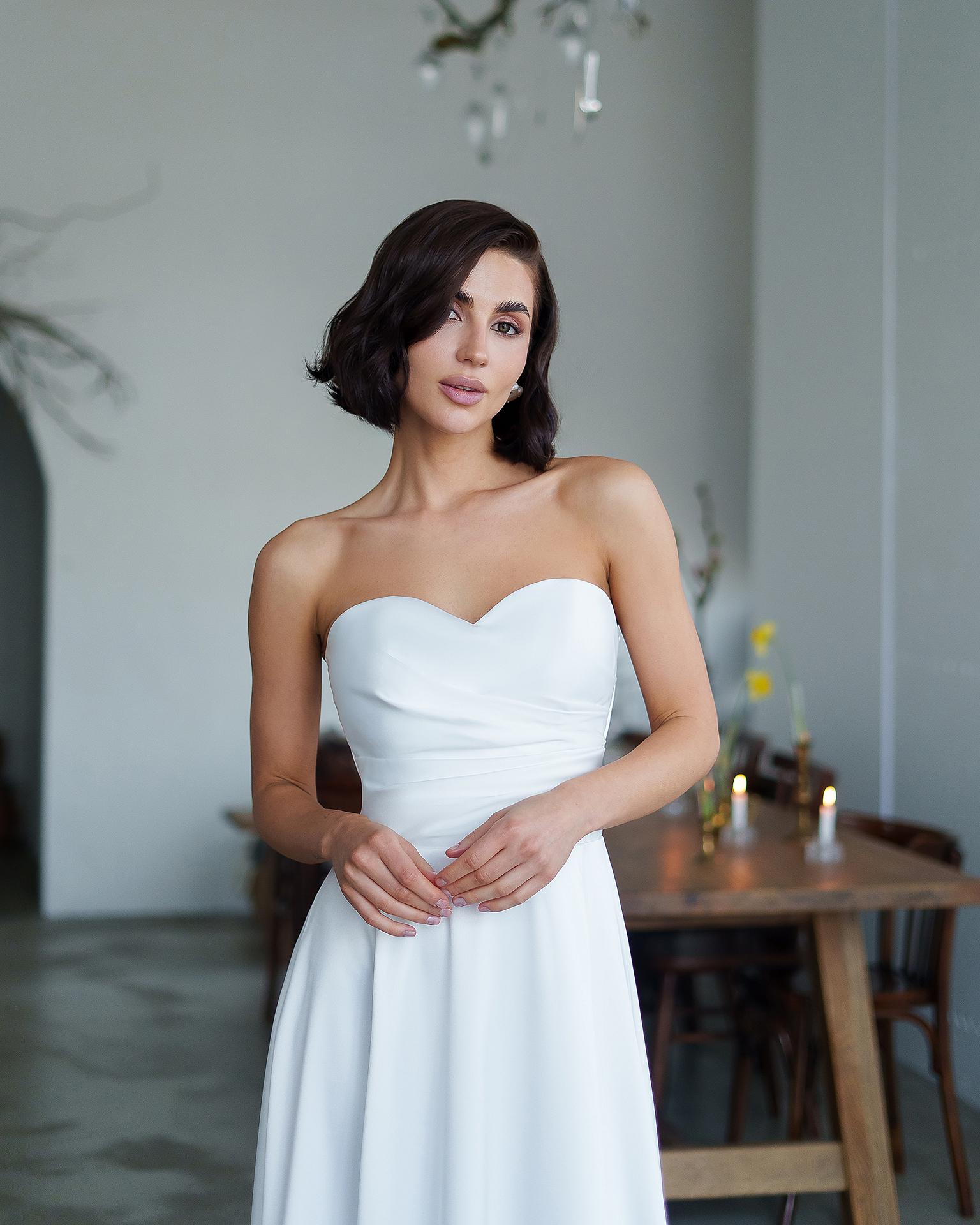 Elegant Ivory Strapless A-Line Midi Dress with Pleated Bodice